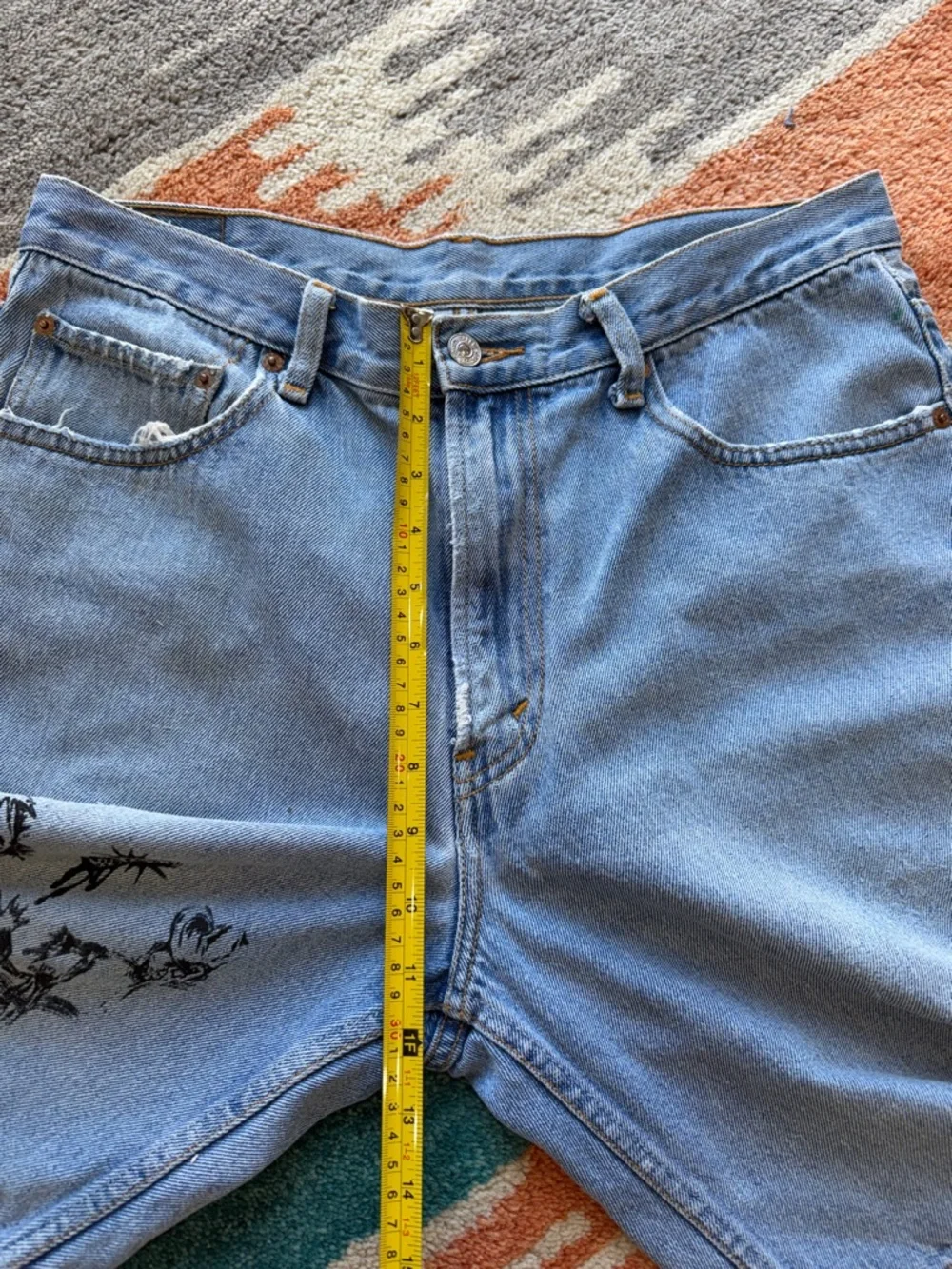 Levi's 550 Denim Bermuda Shorts Upcycled Reworked Graffiti Western Art - Picture 12 of 12